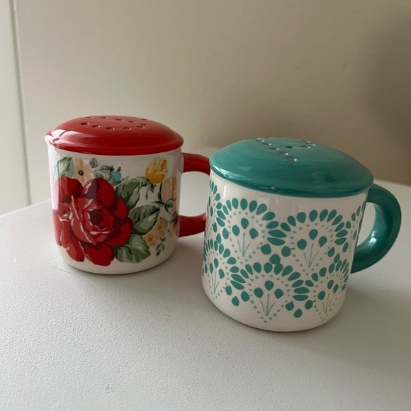 Retired Pioneer Woman "Vintage Floral" Salt & Pepper Shakers | Floral. - Picture 4 of 7